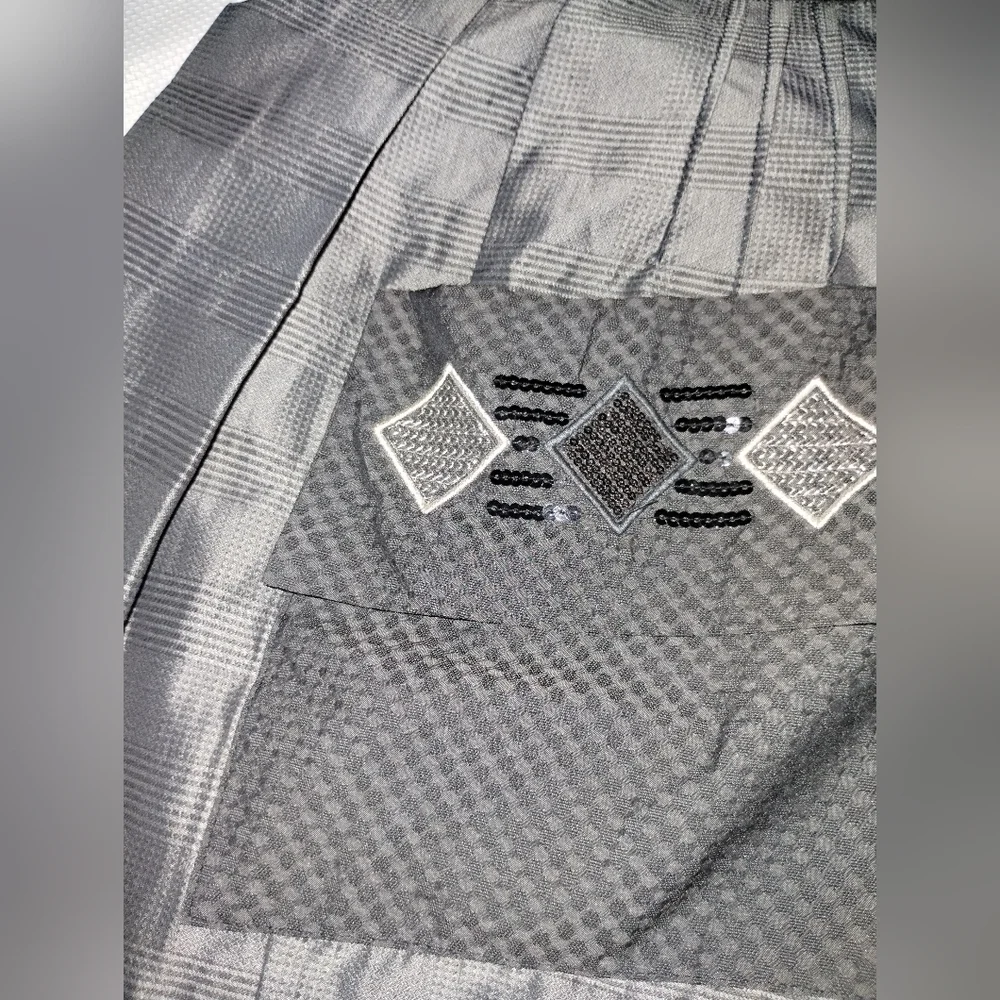 Le Cabochon Plaid Pleated skirt, gray size 6, great condition, made in Italy
